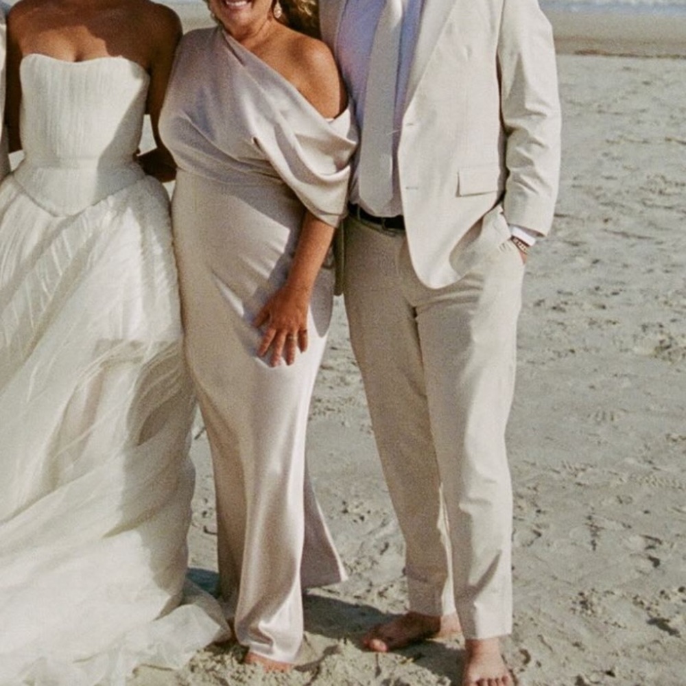 Amsale
Draped Off-The-Shoulder Midi-Dress - Picture 15 of 15